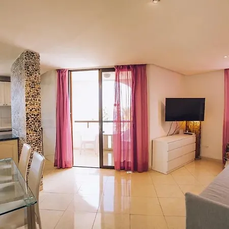 2 Bedrooms In Parque Santiago Arona (Tenerife)